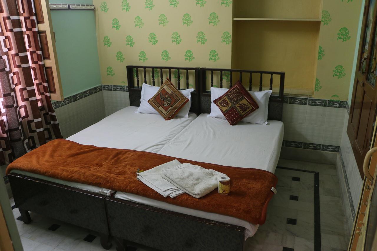 Ratan Hostel 斋沙默尔 外观 照片